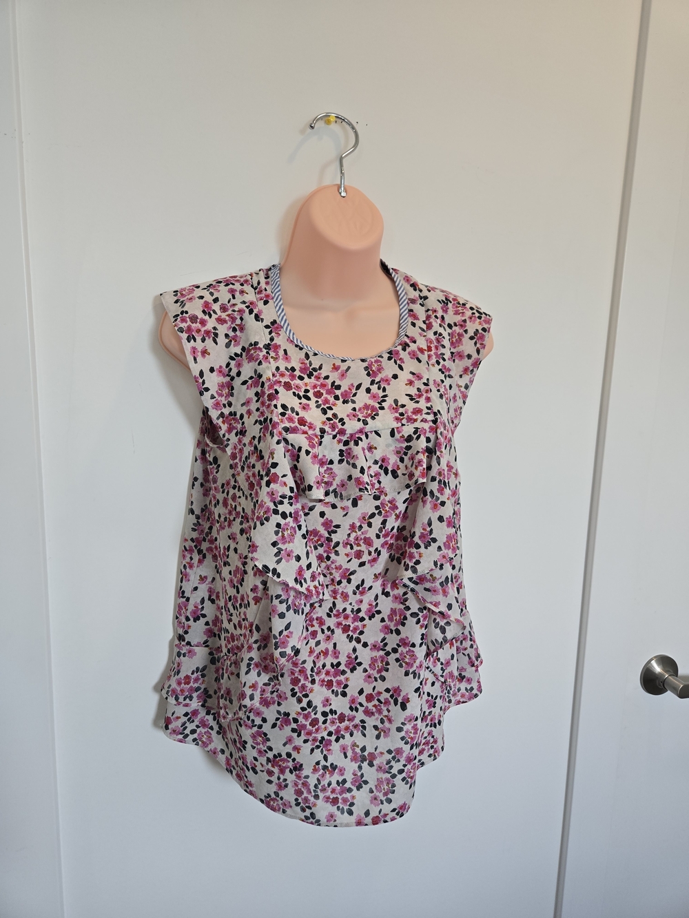 RW&CO Floral Ruffle Blouse XS Pink Cream Sleeveless Cascading Top